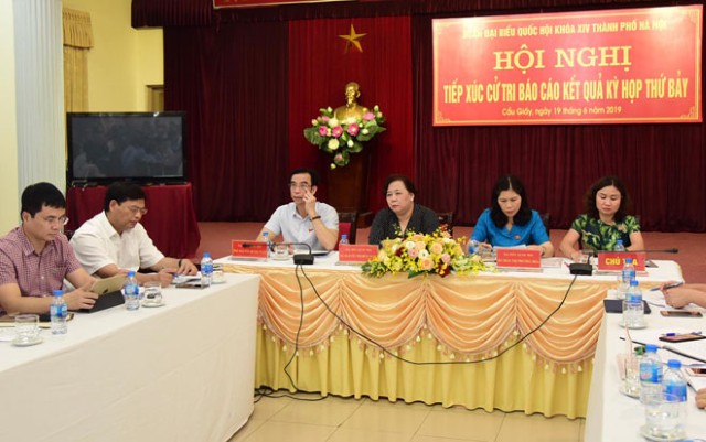 Đại biểu Quốc hội Hà Nội tiếp xúc cử tri quận Cầu Giấy báo cáo kết quả kỳ họp thứ 7, Quốc hội khóa XIV